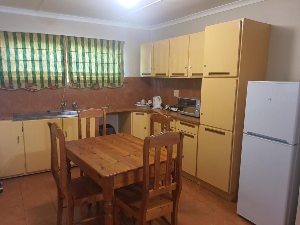 Lord Fraser Guest House Wepener Bagian luar foto
