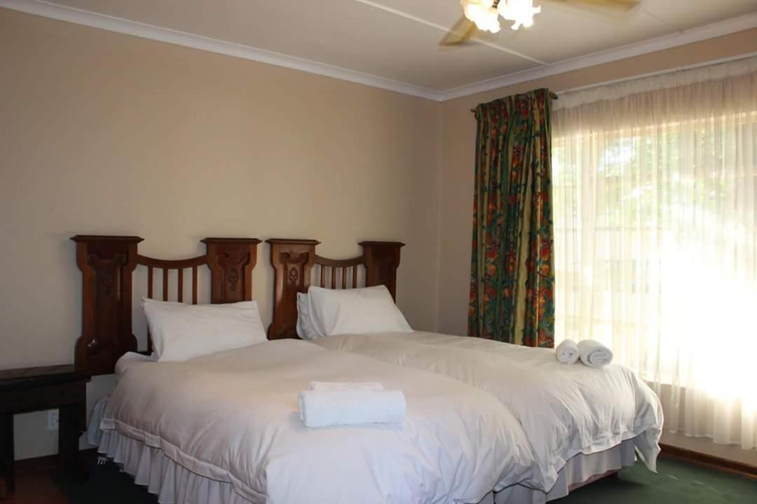Lord Fraser Guest House Wepener Bagian luar foto